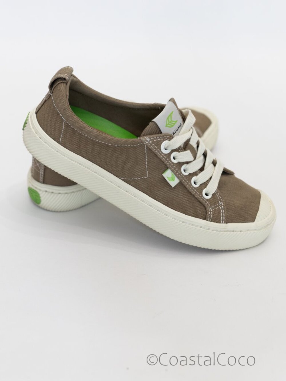 Cariuma Oca Canvas Sneaker Shoes 7 W / 5 M Tan Sand Comfort Sustainable